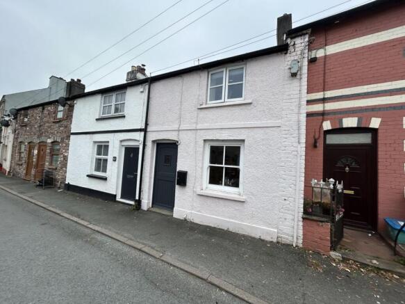 2 bed property, in Newmarch Street, £185,000