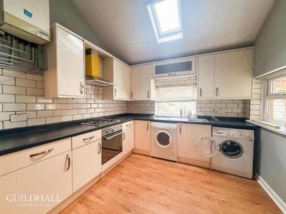 3 bed property, in Elmsley Street, £130,000