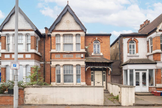 3 bed property, in Cedars Road, £700,000