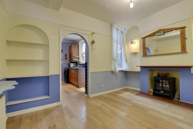 3 bed property, in Eastfield Road, £250,000