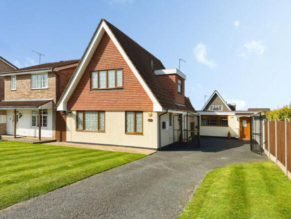 3 bed property, in Richmond Drive, £415,000