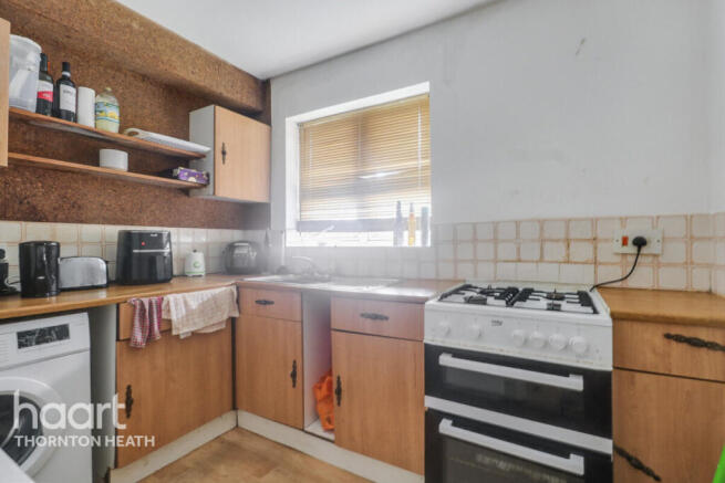 1 bed property, in Doyle Road, £150,000