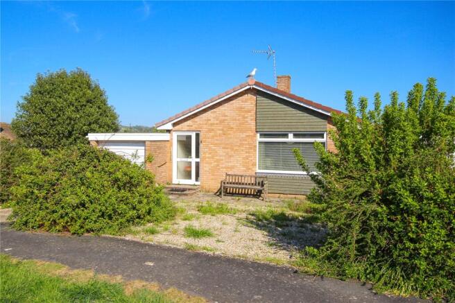 2 bed property, in Scalwell Park, £275,000