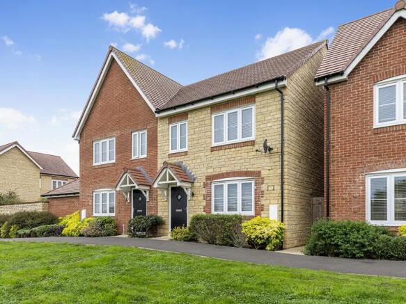 3 bed property, in Crackmore Drive, £315,000
