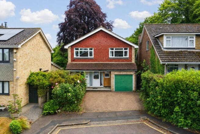 4 bed property, in Hillside, £550,000