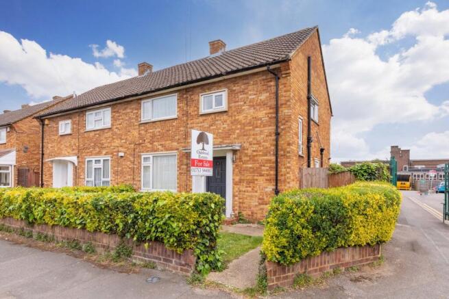 3 bed property, in Romsey Close, £500,000