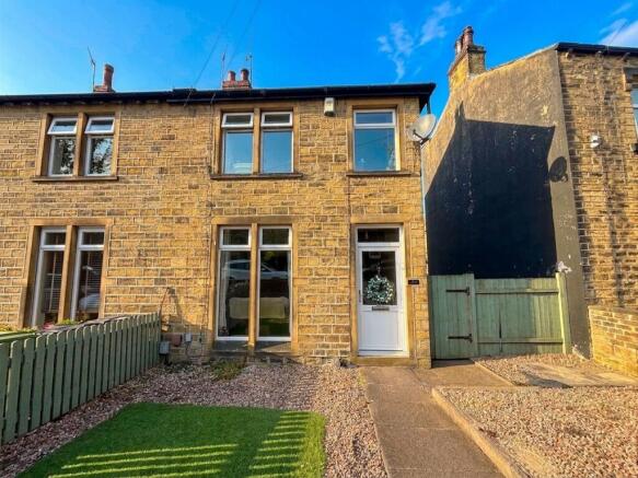 2 bed property, in Cross Lane, £170,000
