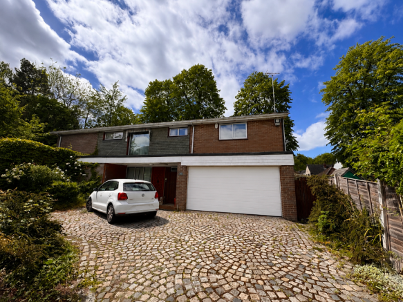 6 bed property, in Whitney Drive, £700,000