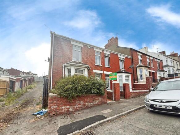 2 bed property, in Charlotte Place, £135,000