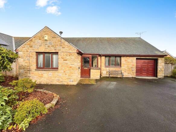 2 bed property, in Ryelea, £379,000
