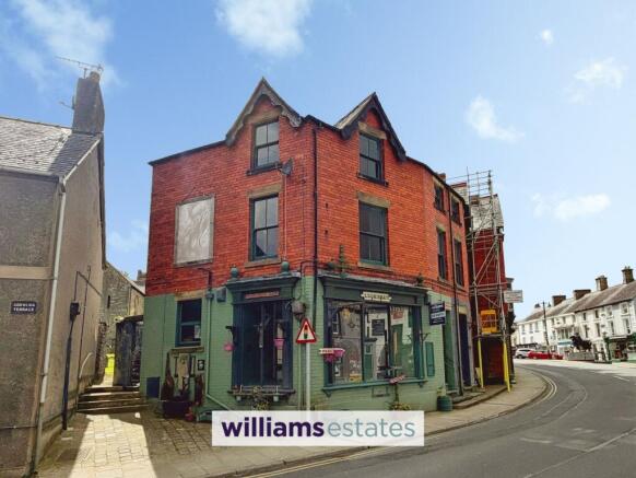 2 bed property, in Sandringham House, £115,000
