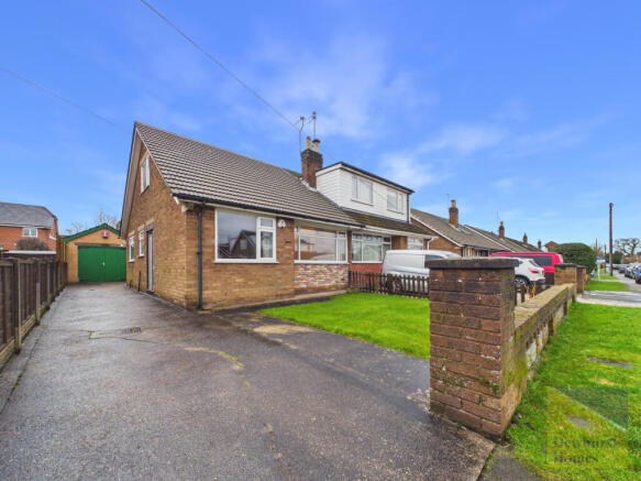 2 bed property, in Joe Lane, £225,000