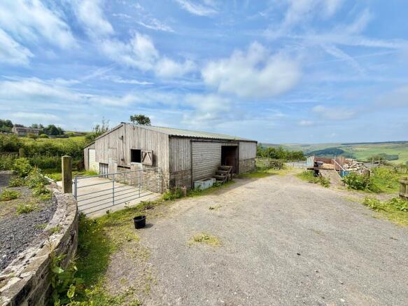 3 bed property, in Land South East of Weatherhill Top Farm, £350,000