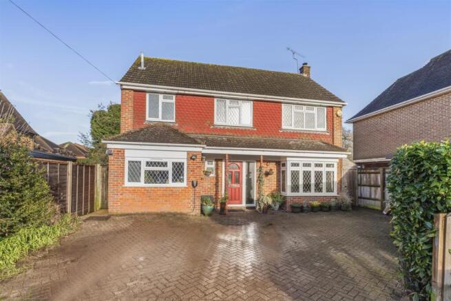 4 bed property, in Copners Drive, £685,000