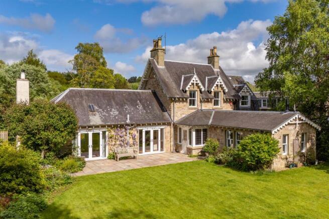 3 bed property, in Stables Cottage, £565,000