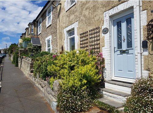 2 bed property, in Ocean View Road, £128,000
