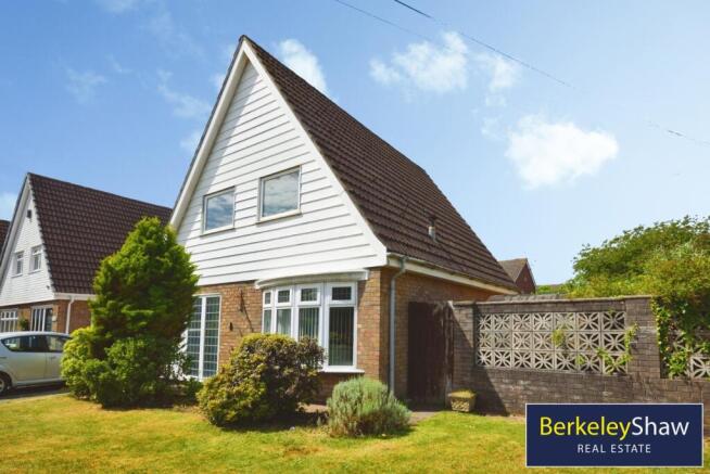 3 bed property, in The Round Meade, £300,000