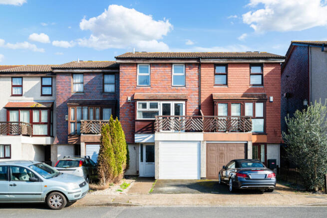 3 bed property, in Buttermere Close, £550,000