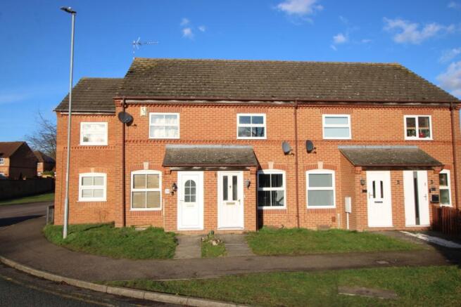2 bed property, in Sandringham Court, £180,000