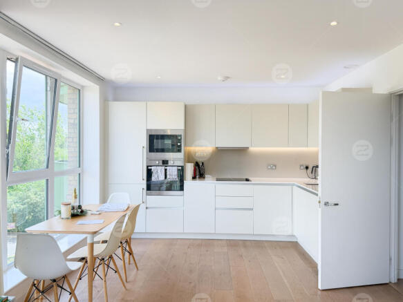 2 bed property, in Grayston House, £475,000