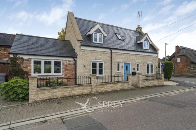 2 bed property, in Crown Street, £425,000