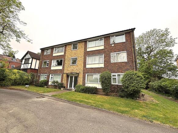 2 bed property, in Cumberland Road, £325,000