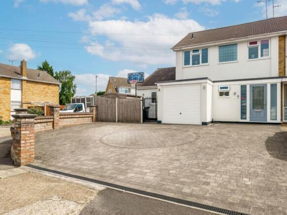 3 bed property, in The Paddocks, £475,000