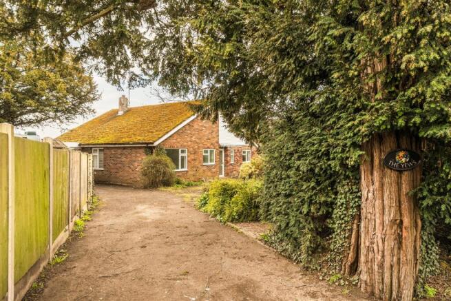 3 bed property, in The Yews, £415,000