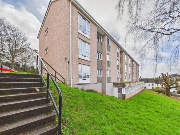 2 bed property, in Willis Court, £90,000