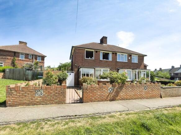 3 bed property, in Tilbrook Road, £400,000