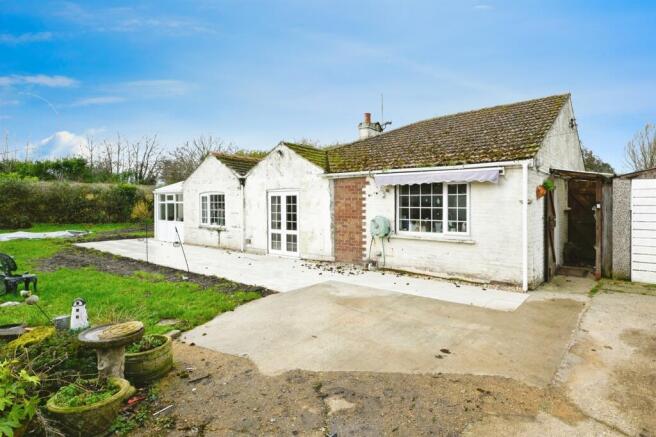 3 bed property, in Low Road, £310,000
