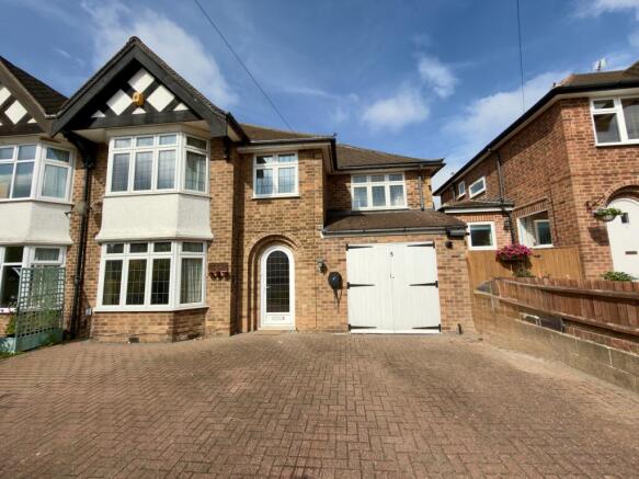 4 bed property, in Burnside Drive, £425,000