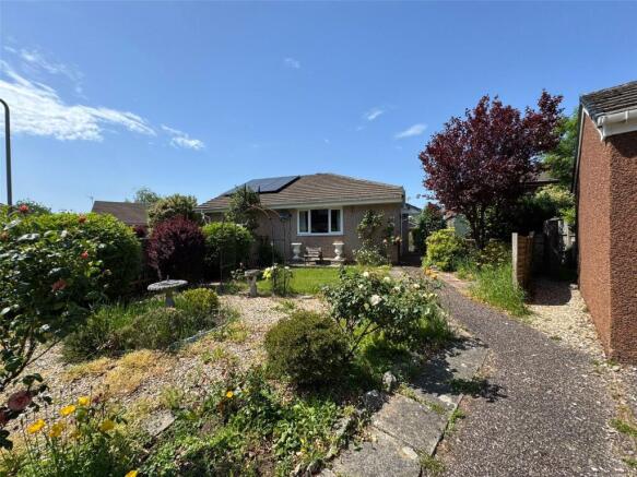 2 bed property, in Jenwood Road, £190,000