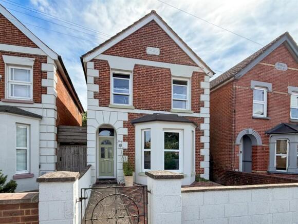 4 bed property, in Wilton Road, £450,000