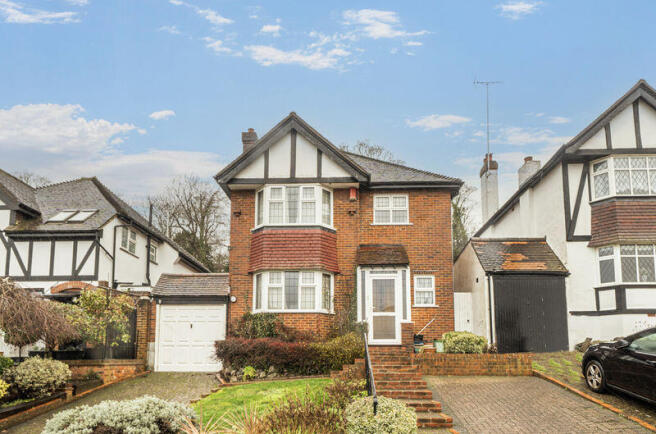 3 bed property, in Russell Green Close, £675,000