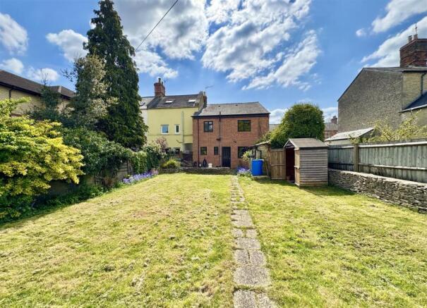 4 bed property, in Cirencester Town, £465,000
