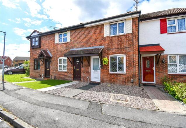 2 bed property, in Apple Tree Grove, £185,000