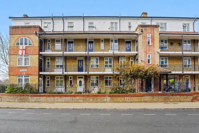 1 bed property, in Rotherhithe Street, £272,500