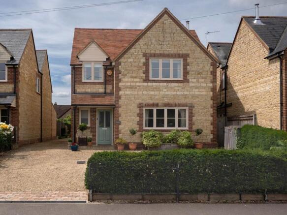 4 bed property, in 40A High Street, £550,000