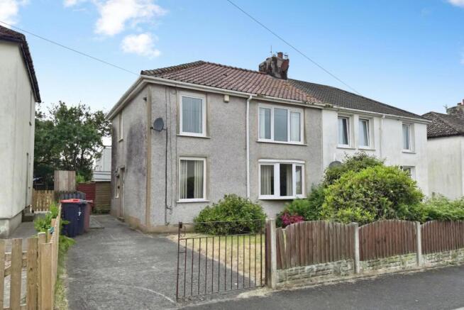 3 bed property, in Fleswick Avenue, £65,000