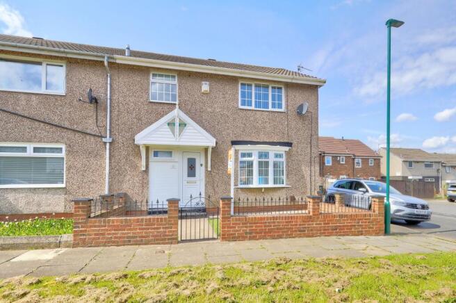 3 bed property, in Bamburgh Drive, £115,000