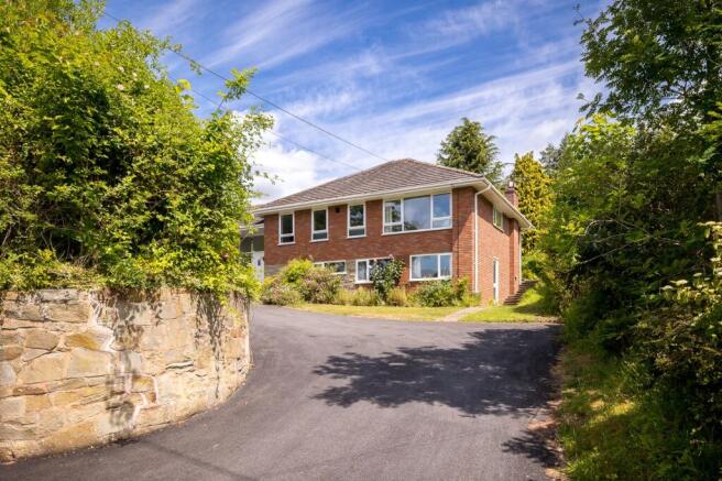 4 bed property, in Shelsley Beauchamp, £675,000