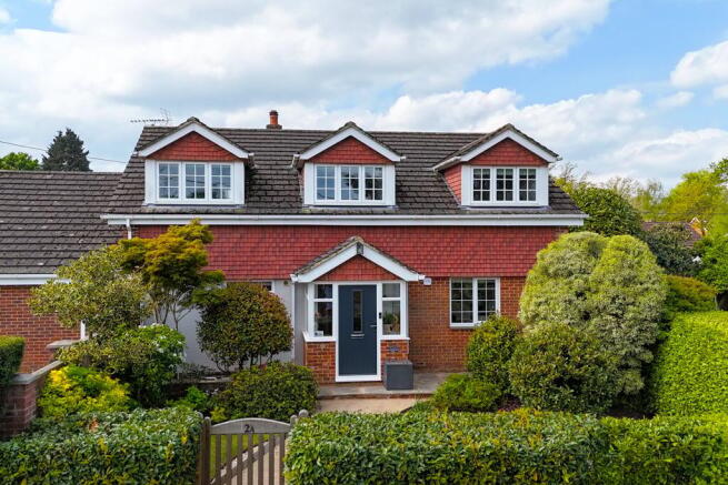 4 bed property, in Upper Crescent Road, £800,000