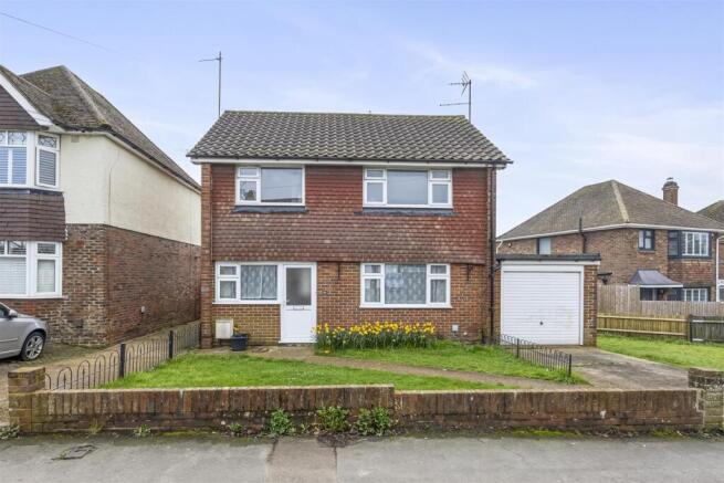 1 bed property, in Mackie Avenue, £215,000