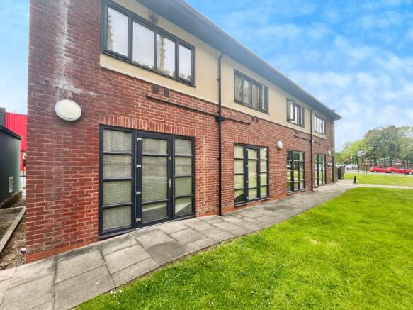 1 bed property, in Crook Street, £70,000