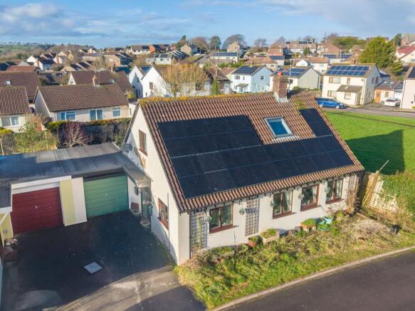 4 bed property, in Nymet Avenue, £280,000