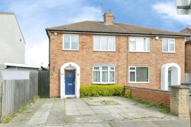 3 bed property, in Duncan Road, £240,000