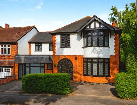 5 bed property, in Carisbrooke Avenue, £637,000