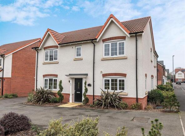 5 bed property, in Huffer Road, £479,000