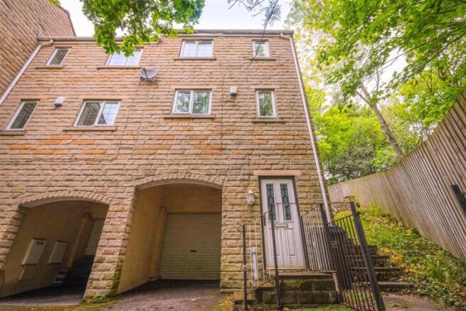 3 bed property, in Fairbanks, £200,000